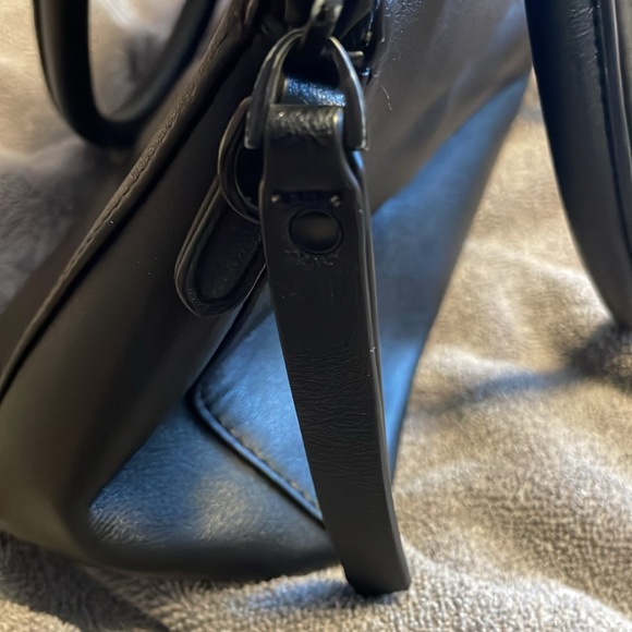 Kate & Alex Black Handbag - Picture 6 of 8